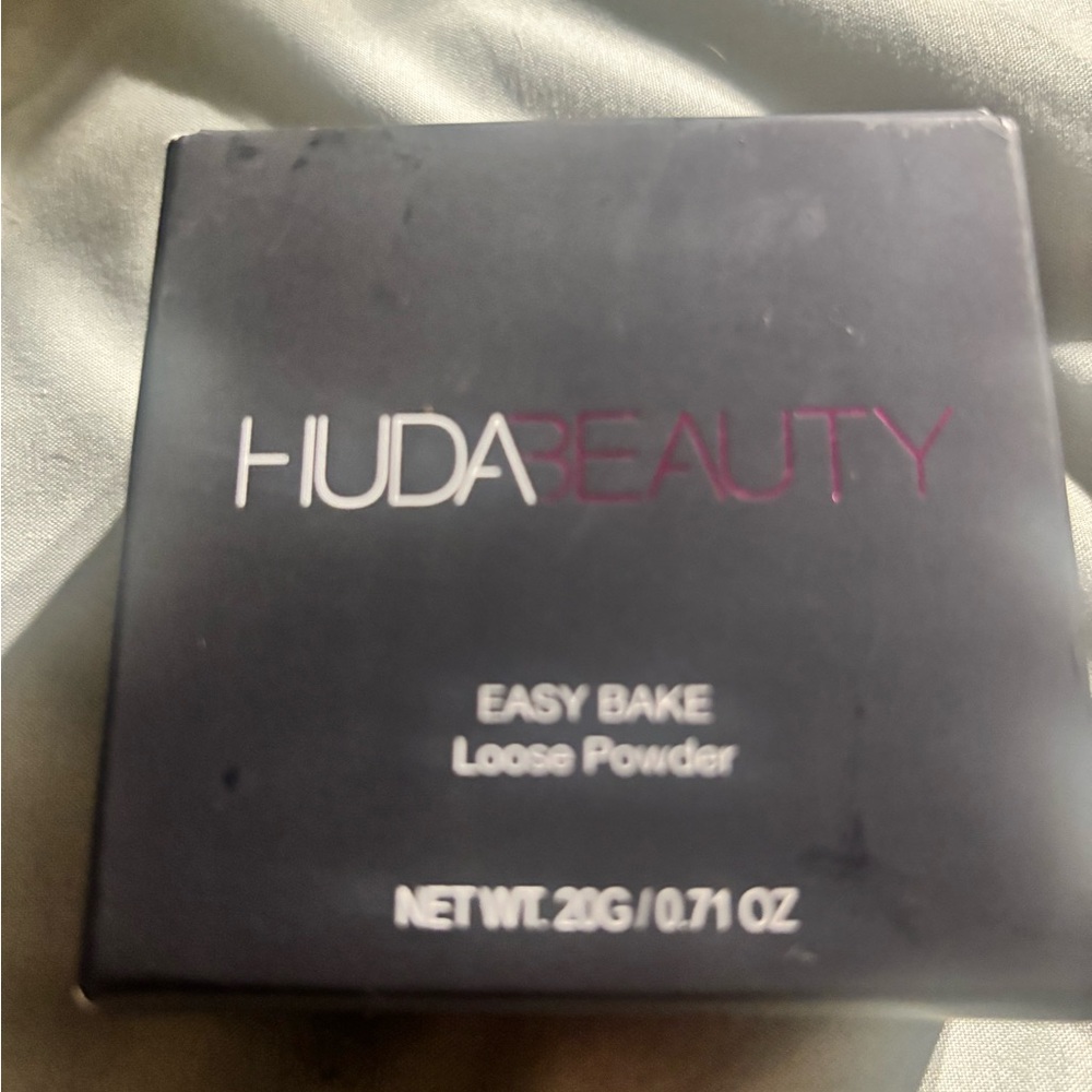 HUDA BEAUTY Easy Bake Loose Powder - Coffee Cake